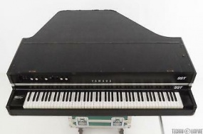 YAMAHA - CP80 ELECTRIC PIANO
